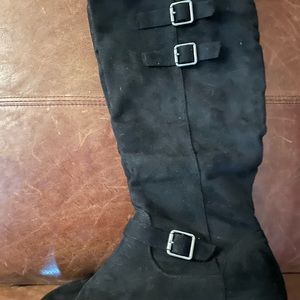 Women’s faux black suede boots worn twice wide calf